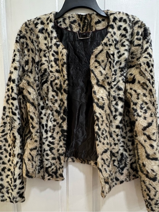 Express Jackets & Blazers - Express Leopard-Print Faux Fur Short Jacket in Cream and Black